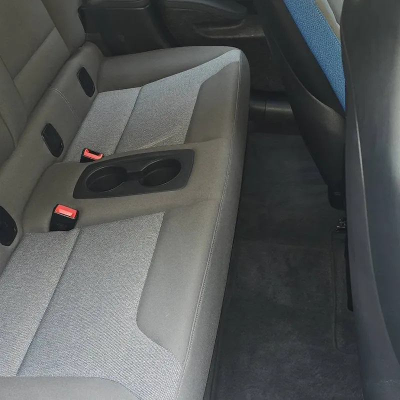 Banquette arrière propre après detailing