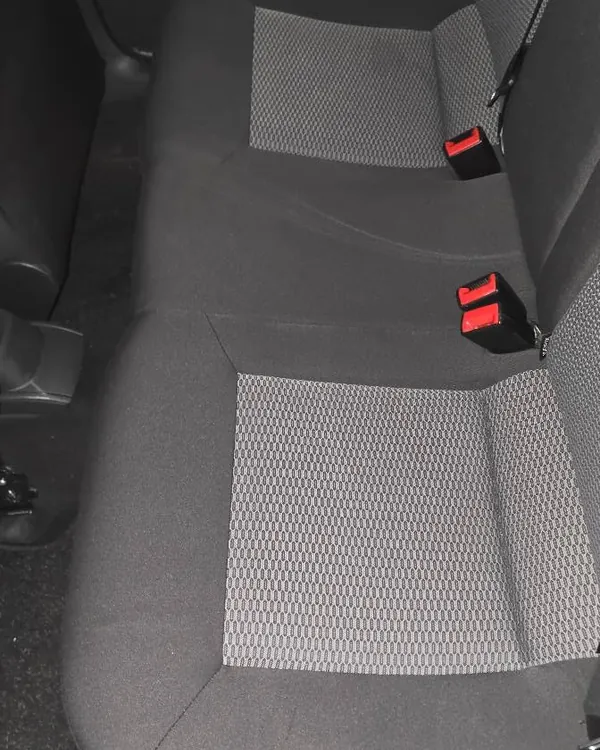 Banquette arrière de VW Polo après nettoyage
