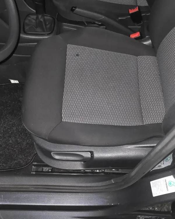 Siège avant de VW Polo après nettoyage